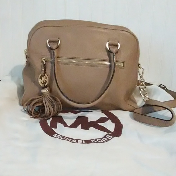 Michael Kors Handbags - Auth Michael Kors Crossbody/Shoulder Bag
